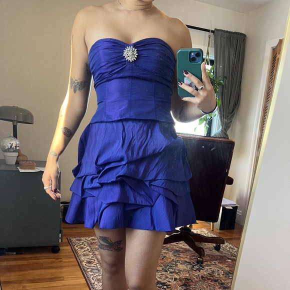 Laura Petites - Picture 1 of 2